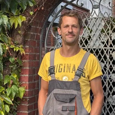 Keno Schmidt, Hausmeister der Bären-Apotheke