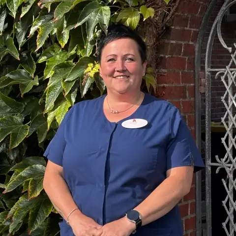Marina Koskowski, pharmazeutisch-kaufmännische Angestellte der Bären-Apotheke